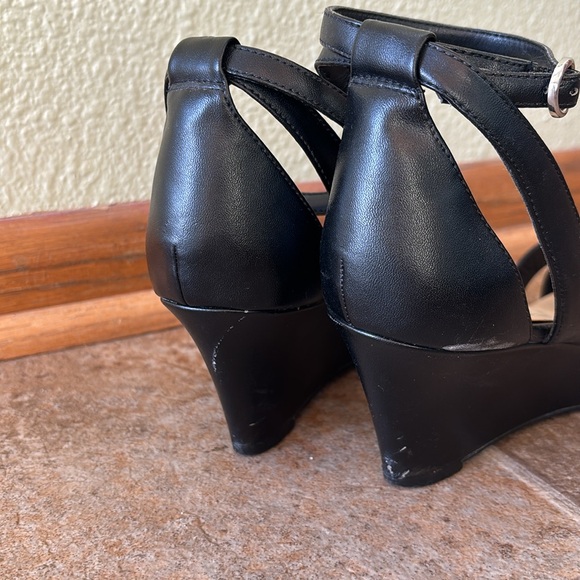 Women’s Nine West Strappy Wedge - Picture 4 of 4